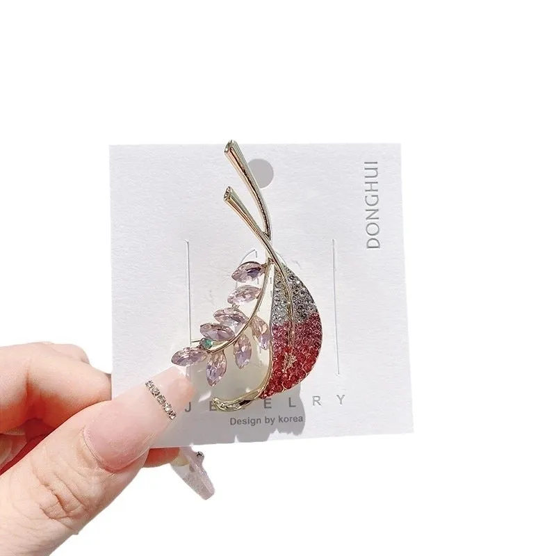 Elegant Classical Pin Leaves Flower Alloy Inlay Artificial Crystal Women's Brooches 1 Piece