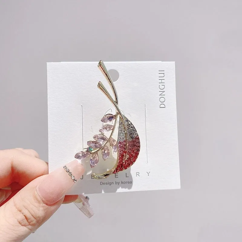 Elegant Classical Pin Leaves Flower Alloy Inlay Artificial Crystal Women's Brooches 1 Piece