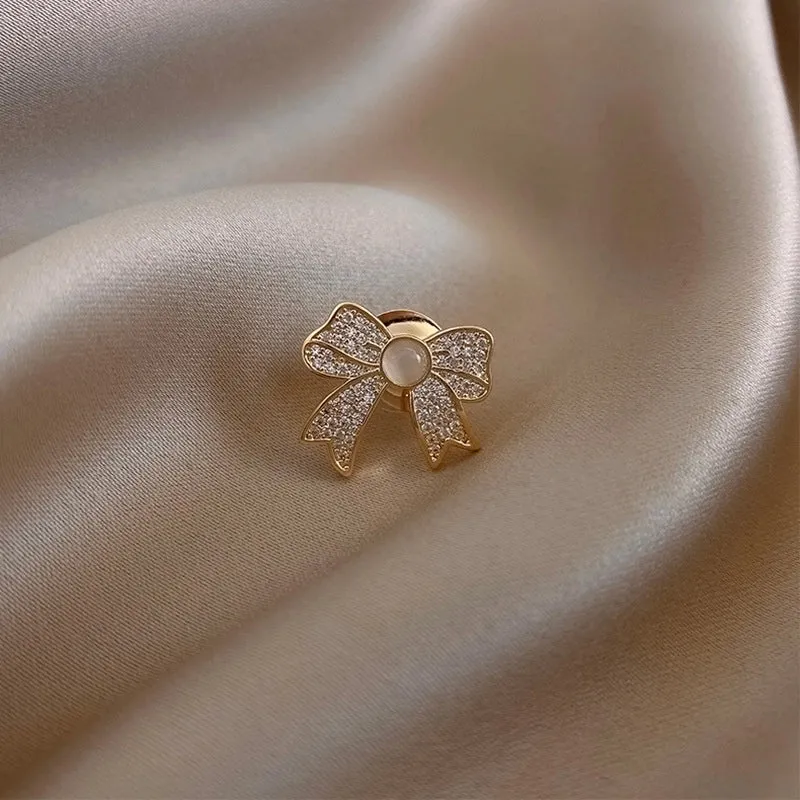 Elegant Pin Flower Alloy Plating Women'S Brooches