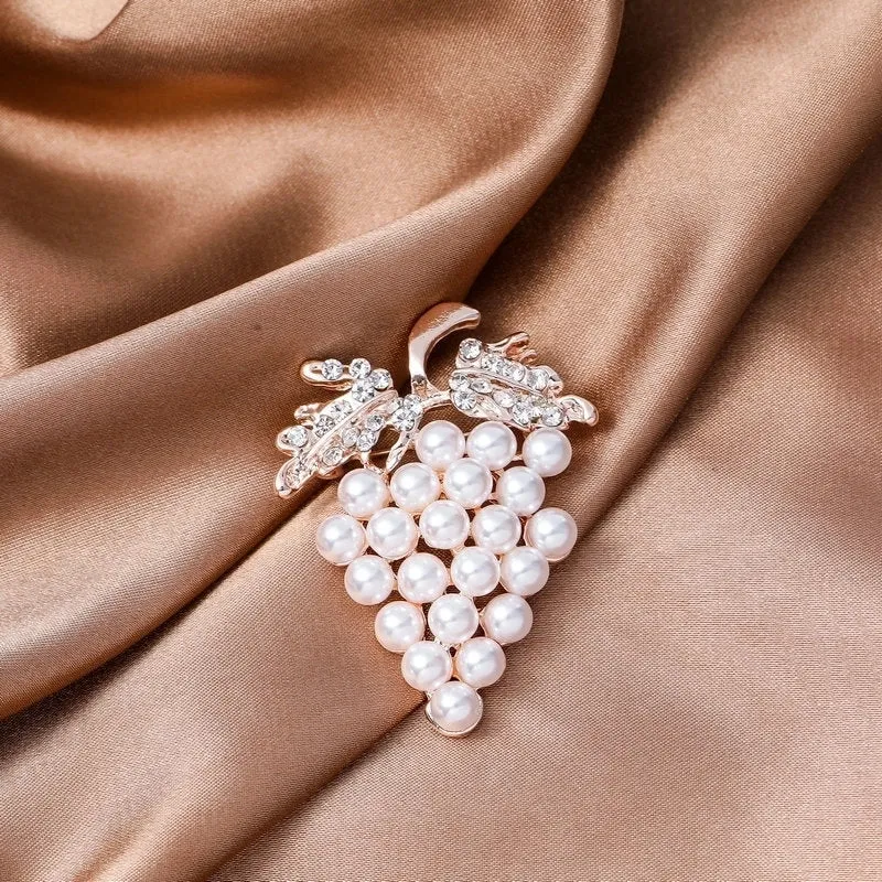 Elegant Pin Heart Shape Flower Butterfly Imitation Pearl Alloy Rhinestone Women'S Brooches