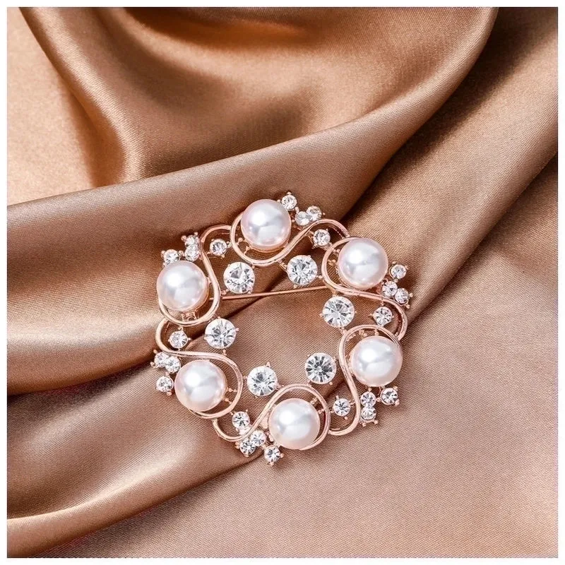 Elegant Pin Heart Shape Flower Butterfly Imitation Pearl Alloy Rhinestone Women'S Brooches