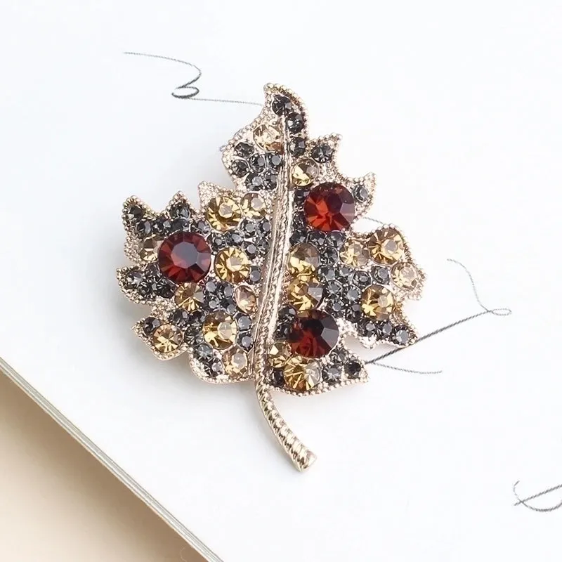 Elegant Shiny Wreath Alloy Inlay Rhinestones Women's Brooches