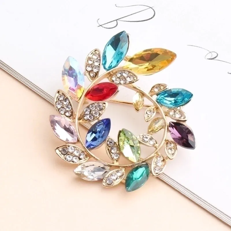 Elegant Shiny Wreath Alloy Inlay Rhinestones Women's Brooches