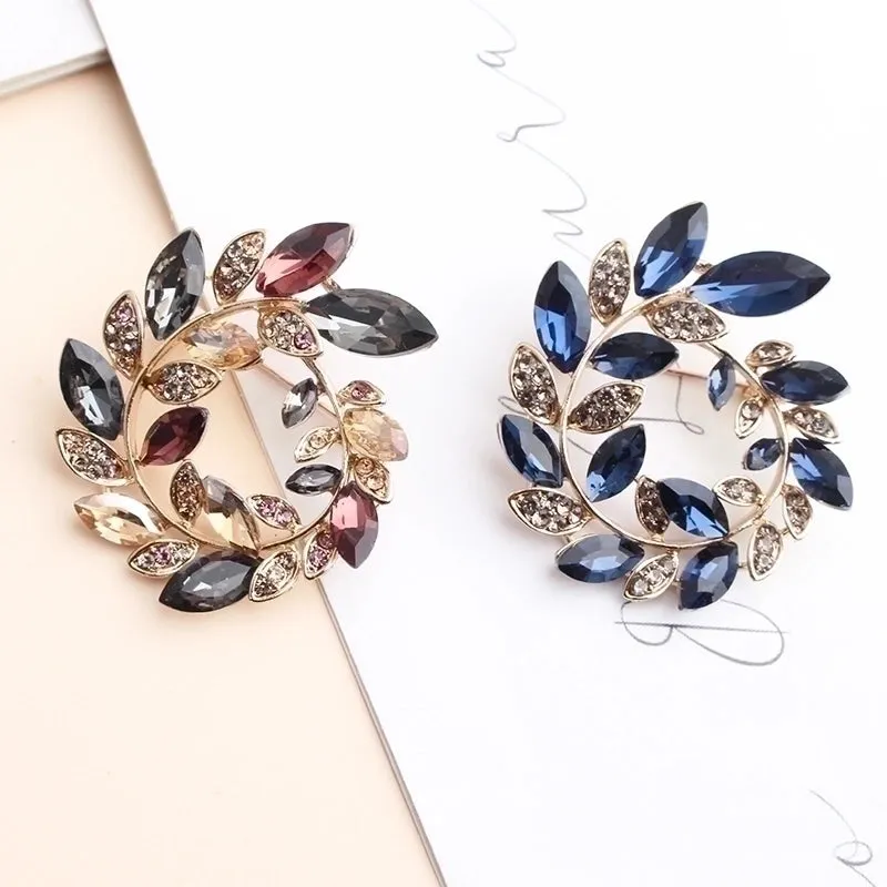 Elegant Shiny Wreath Alloy Inlay Rhinestones Women's Brooches