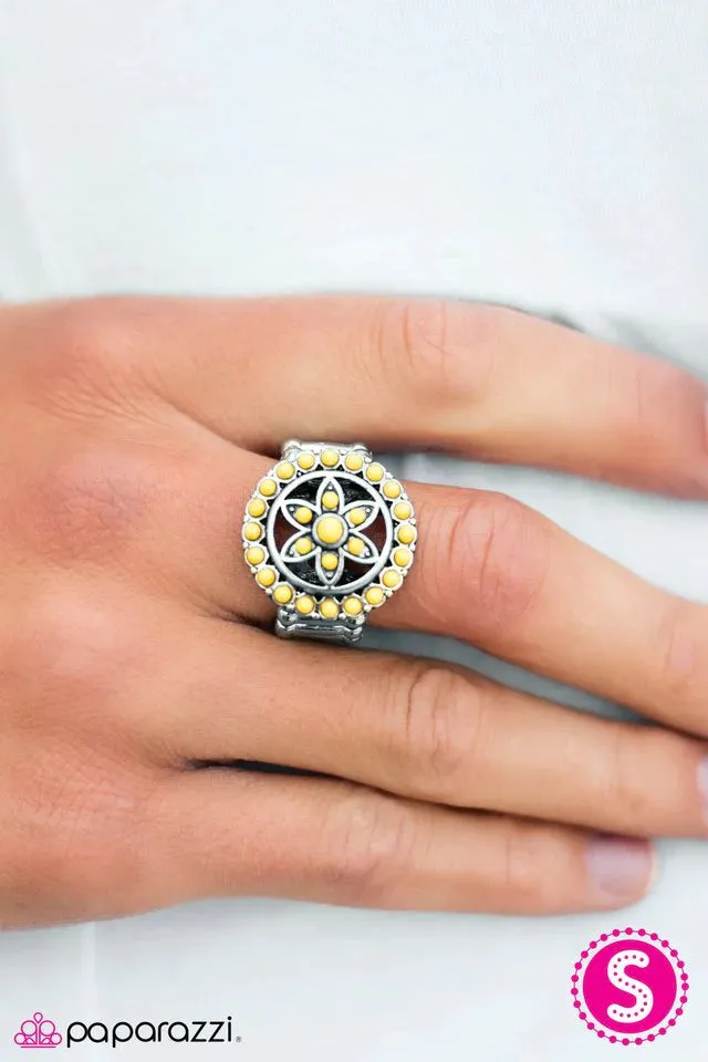 Paparazzi Ring ~ You Drive Me DAISY! - Yellow