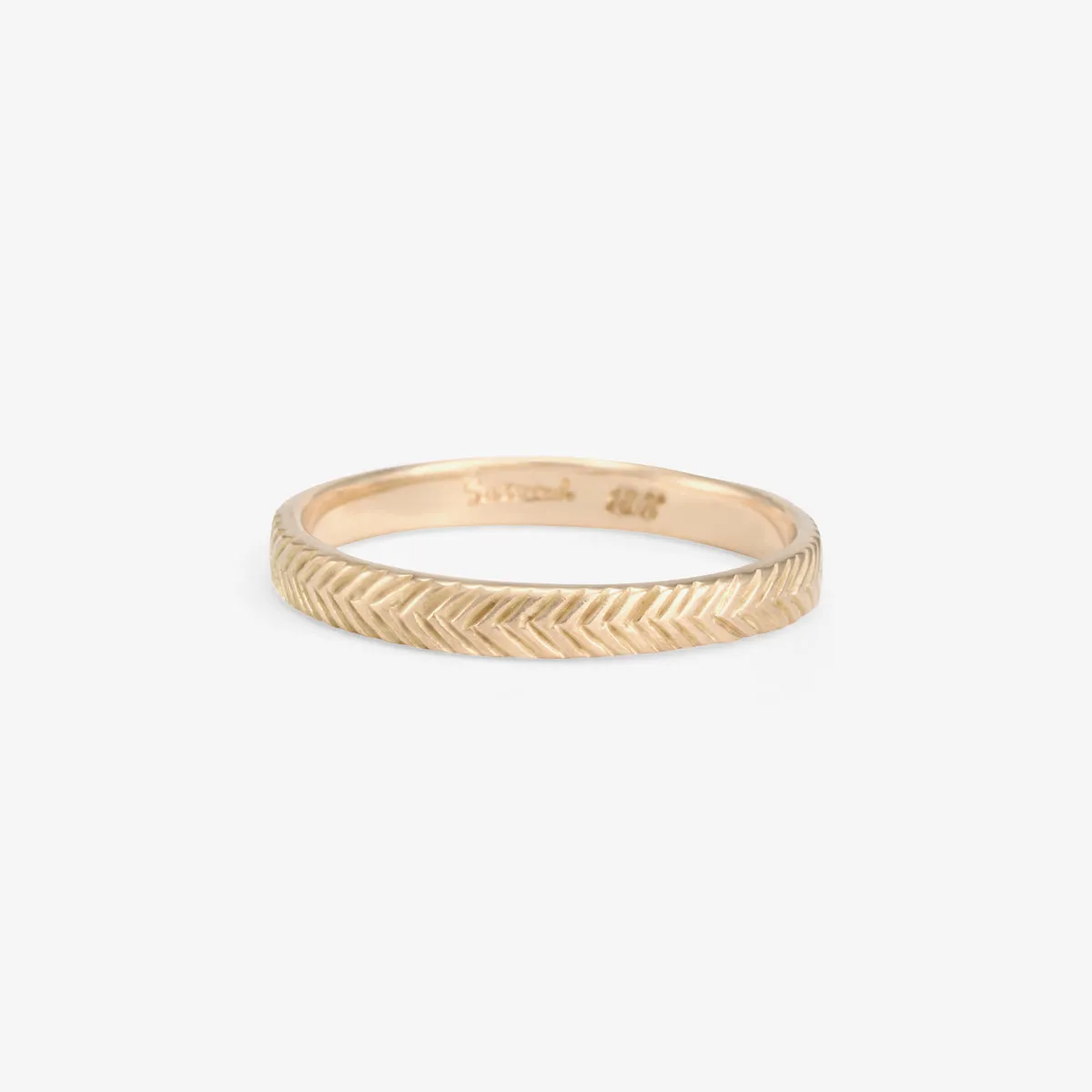 R7303 | 2.45mm Herringbone Band