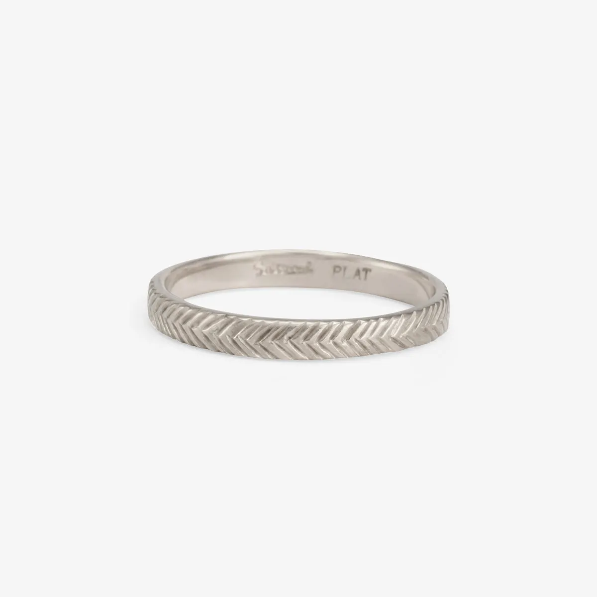 R7303 | 2.45mm Herringbone Band